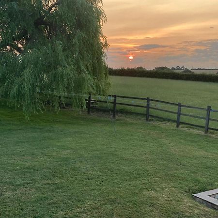 2 Beds & Living In Our Idyllic Country Cottage Bedford Exteriör bild