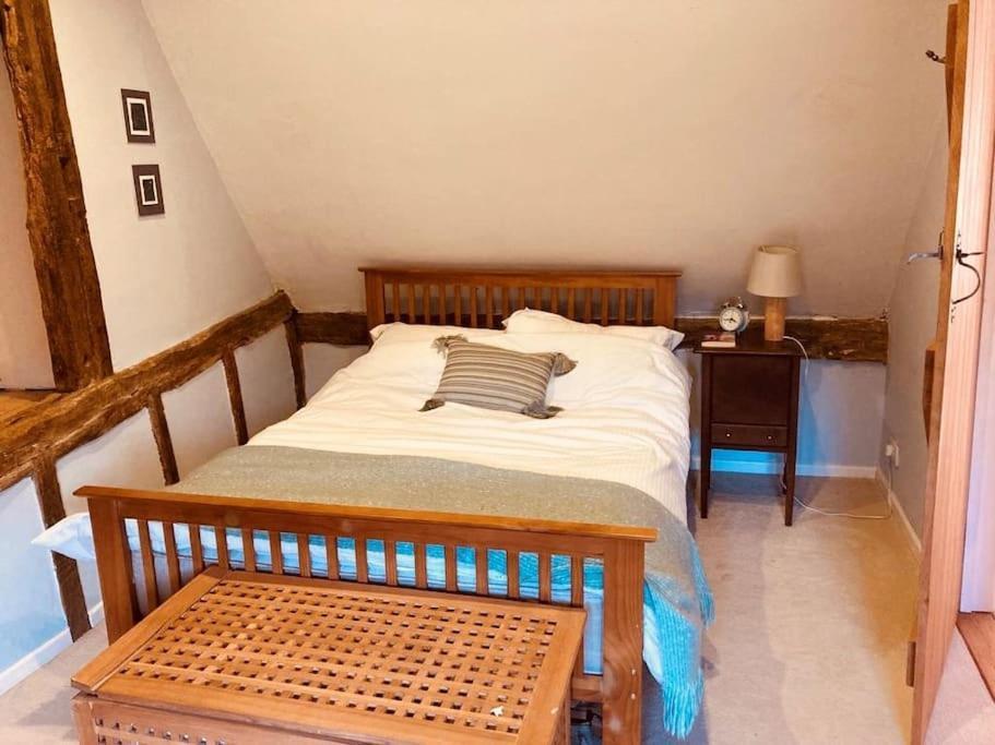 2 Beds & Living In Our Idyllic Country Cottage Bedford Exteriör bild