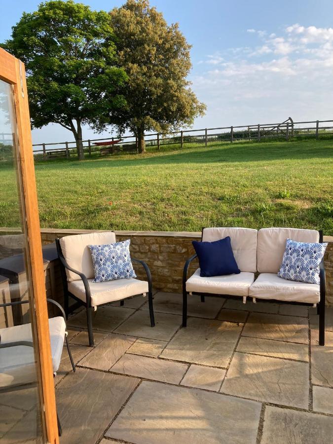 2 Beds & Living In Our Idyllic Country Cottage Bedford Exteriör bild
