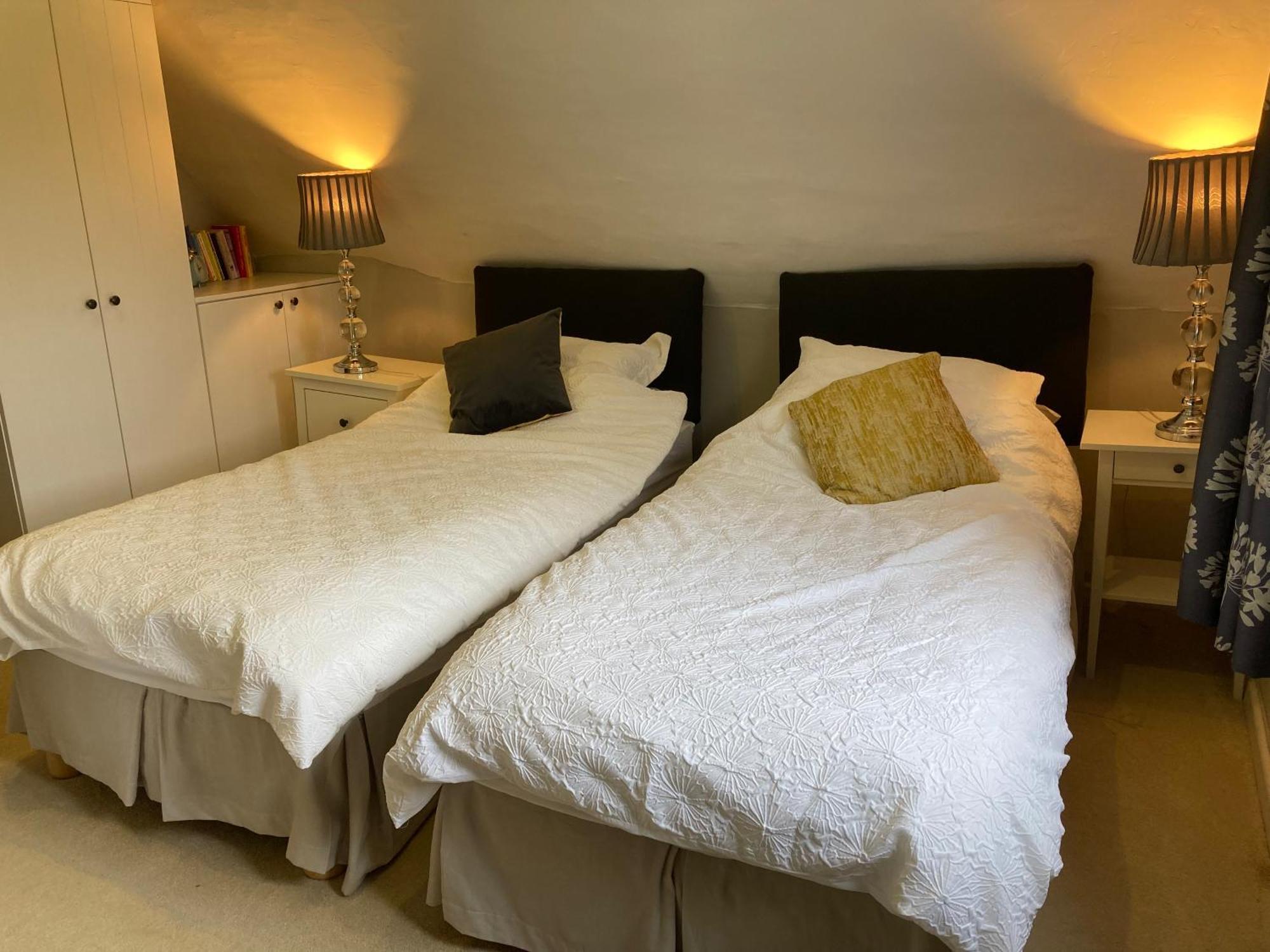 2 Beds & Living In Our Idyllic Country Cottage Bedford Exteriör bild